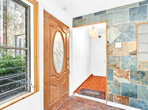 6015 Independence Avenue image 7 of 85