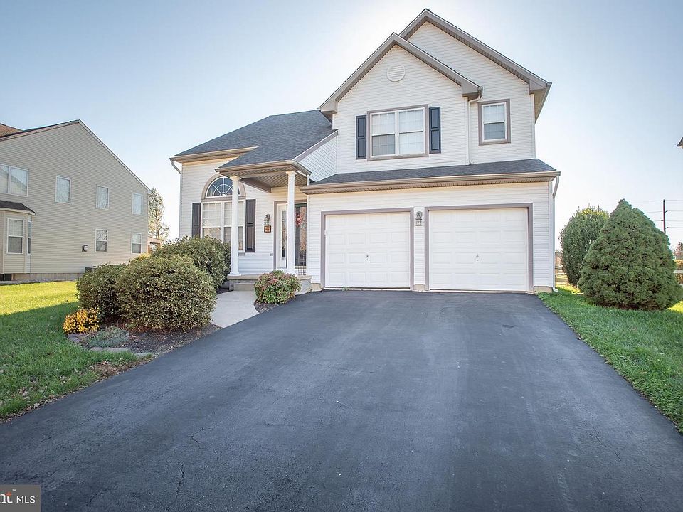 1st image of 41 Forsythia Ln
