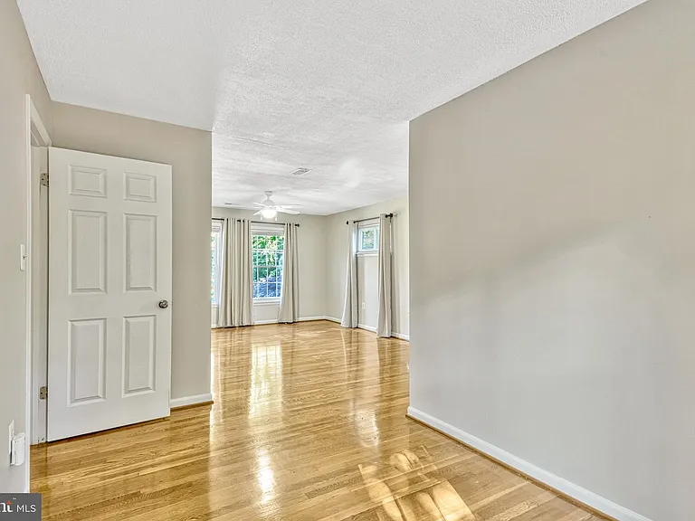 5021 Fleming Dr — Photo 35