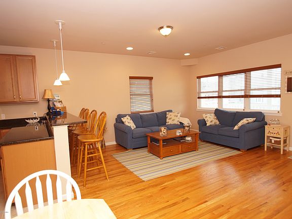 3rd image of 36 Carteret Ave Unit 2