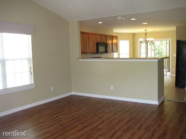 Beautiful 2bd/2ba, single story townhome with many upgrades!