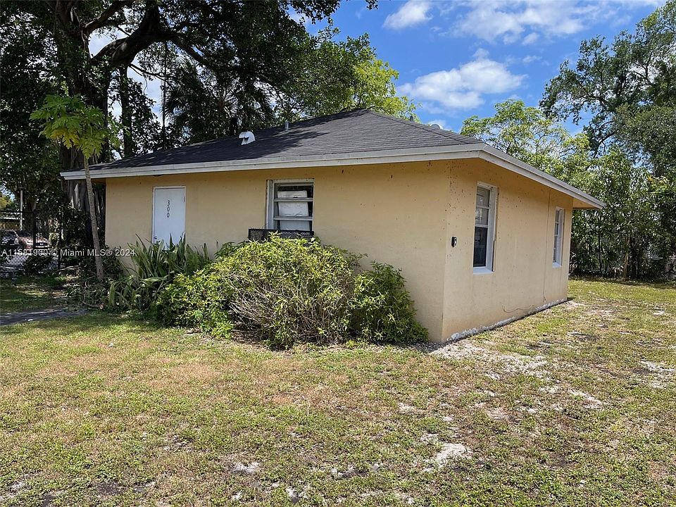2nd image of 300 NW 28th Way