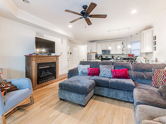 3rd image of 6825 S Harper Ave #1S