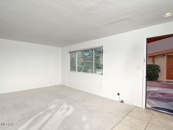 5th image of 924 N Desert Ave APT D