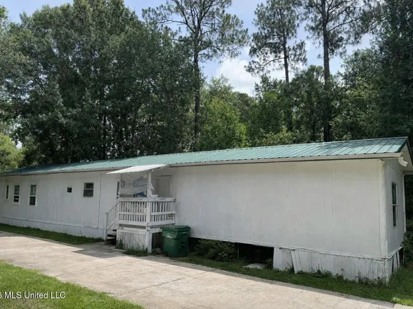 6106 E Forrest St, Bay Saint Louis, MS 39520