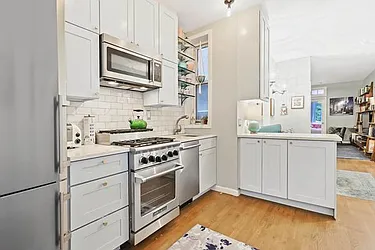 Sold by Avenue Sotheby's International Realty