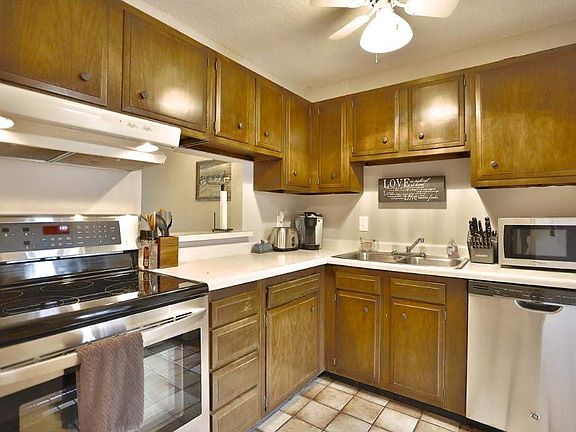 3rd image of 1565 Millpond Ct #1565