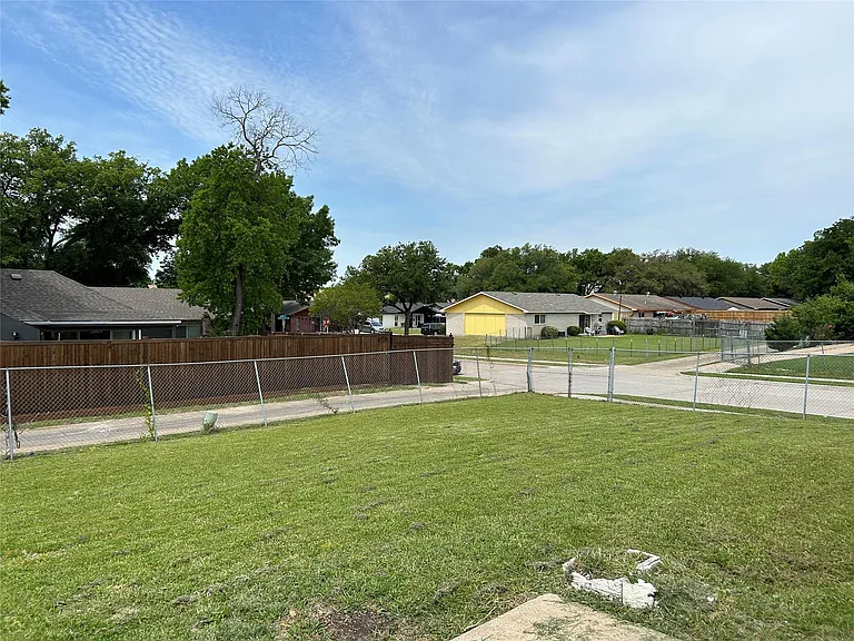 5602 Sundown Ln — Photo 11