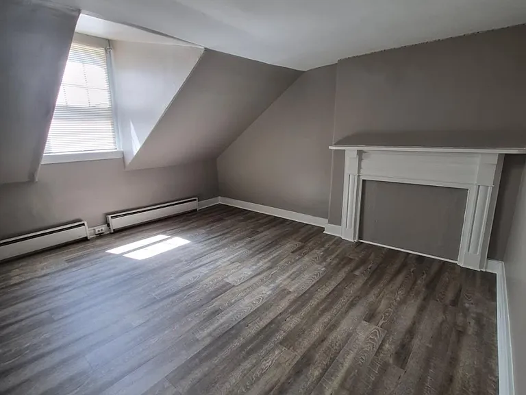 509 S Centre St #4 — Photo 11