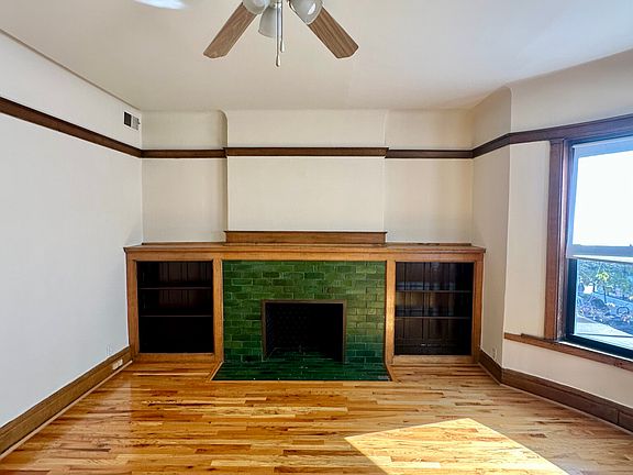 2nd image of 1008 W Argyle St APT 2E