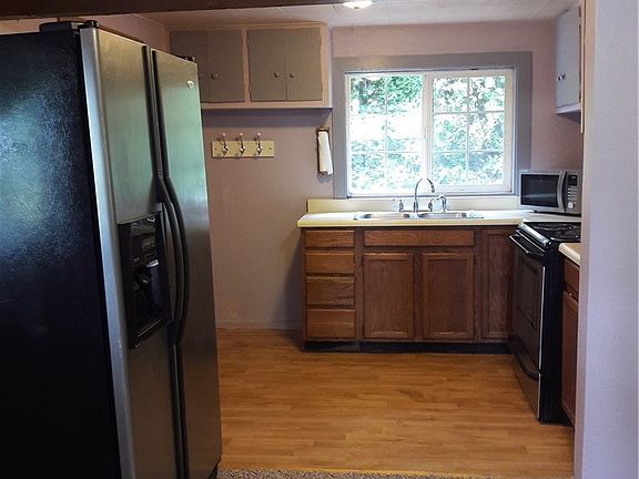 3rd image of 907 70th Ave E