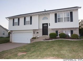 908 Copper Rdg, Maryville, IL 62062