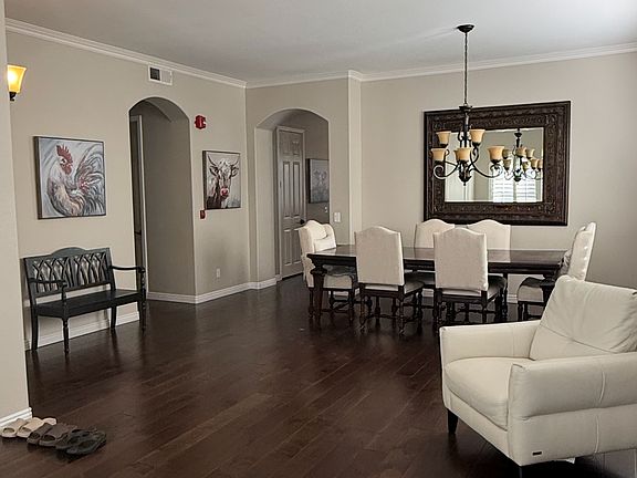 2nd image of 629 Los Altos Dr