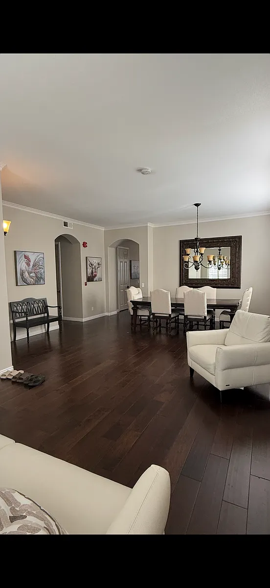 Building Photo - 629 Los Altos Dr
