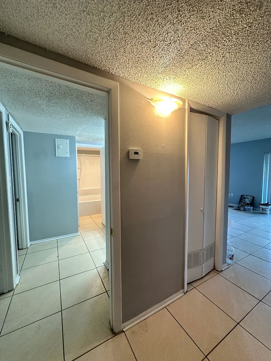 Building Photo - 2563 N Alafaya Trl #124
