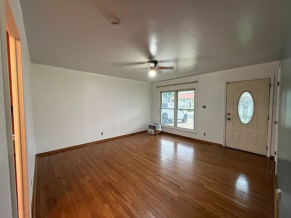 3rd image of 607 Pleasant Pl
