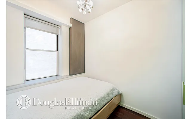 Rented by Douglas Elliman | media 19