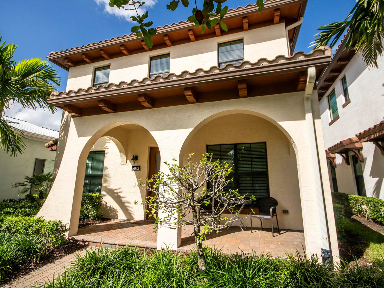 5 bed, 6.0 bath, 3698 sqft, $8,000 — Photo 2