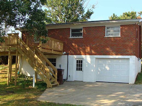 2nd image of 9065 Oak Ln