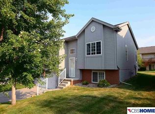 18202 Edna St, Omaha, NE 68136