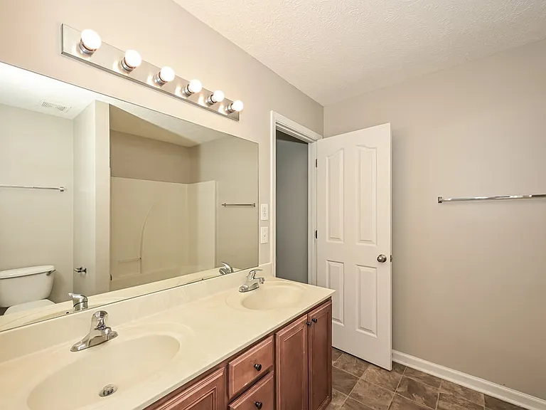 1923 Colyn Ave — Photo 15