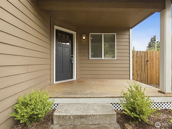 3rd image of 1416 Creekwood Court SE