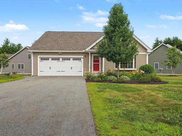 4 James Circle, Brentwood, NH 03833