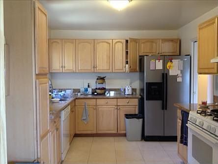 2nd image of 524 Del Monte Ave