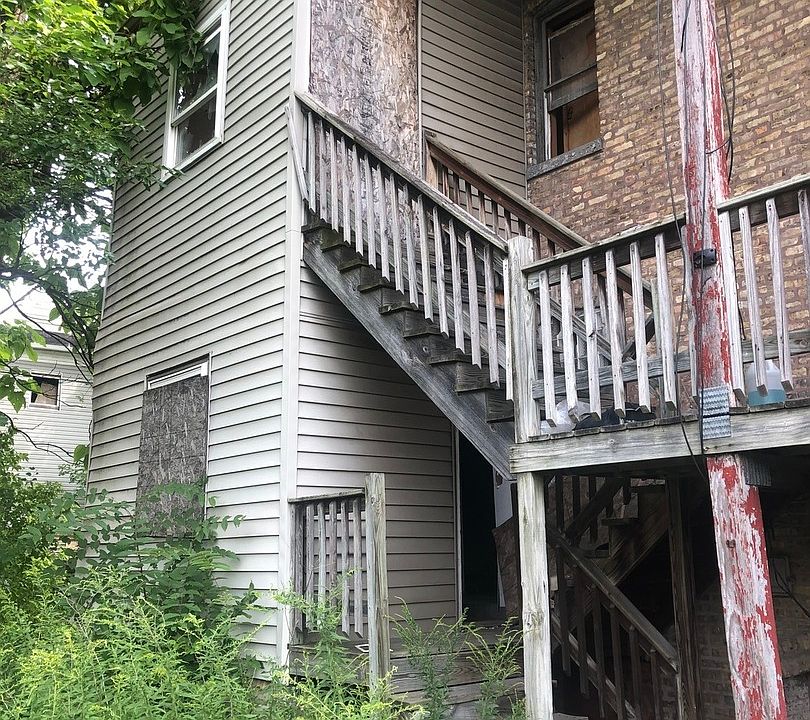 2nd image of 7632 S Union Ave