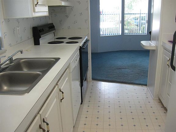 5th image of 4 Bluewater Lake Cir