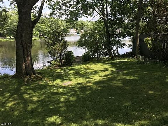3rd image of 114 Lake Dr W