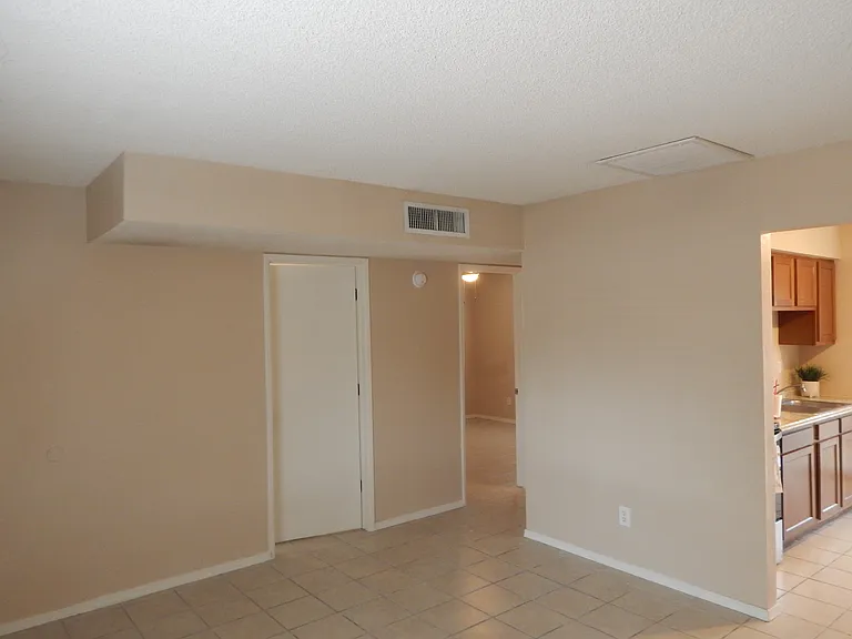 1220 E 24th St #1220 — Photo 6