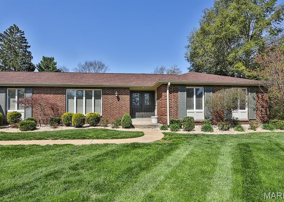 1st image of 112 Castle Dr