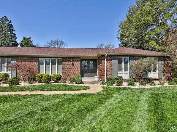 112 Castle Dr, Florissant, MO 63034