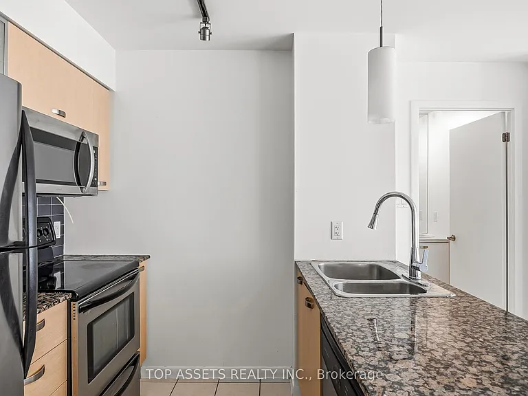 37 Grosvenor St #2109 — Photo 10
