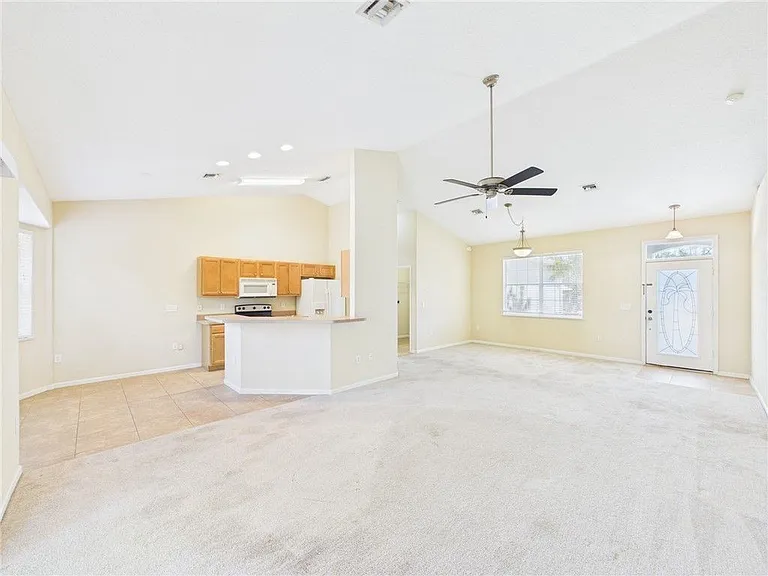 462 Lloyd St — Photo 8