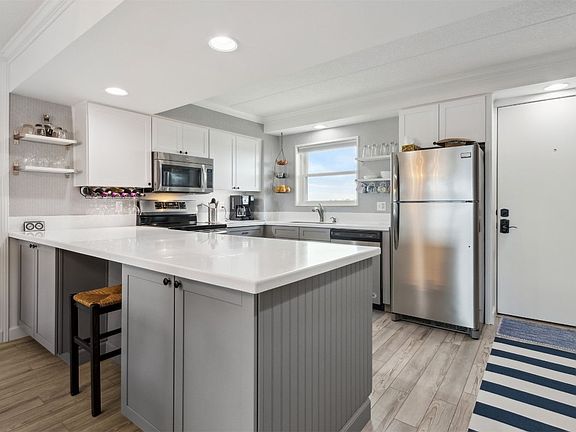 4th image of 3240 S Fletcher Ave APT 663