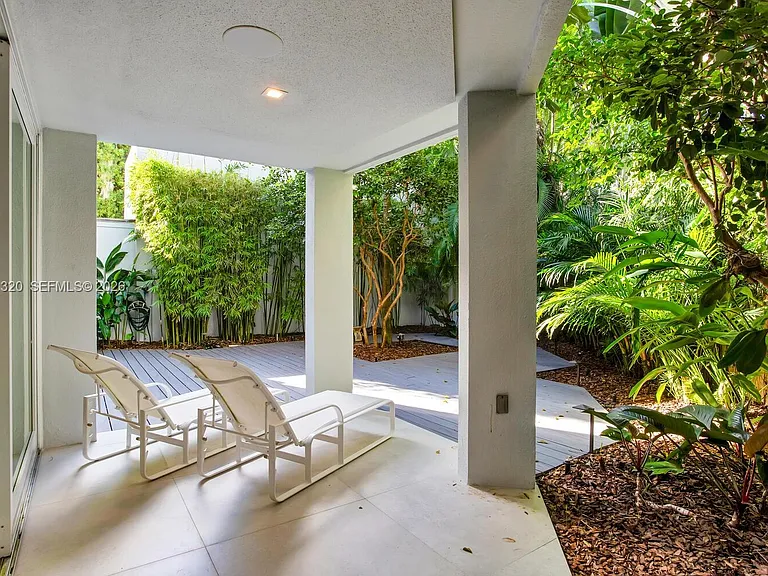 2475 S Bayshore Dr — Photo 32