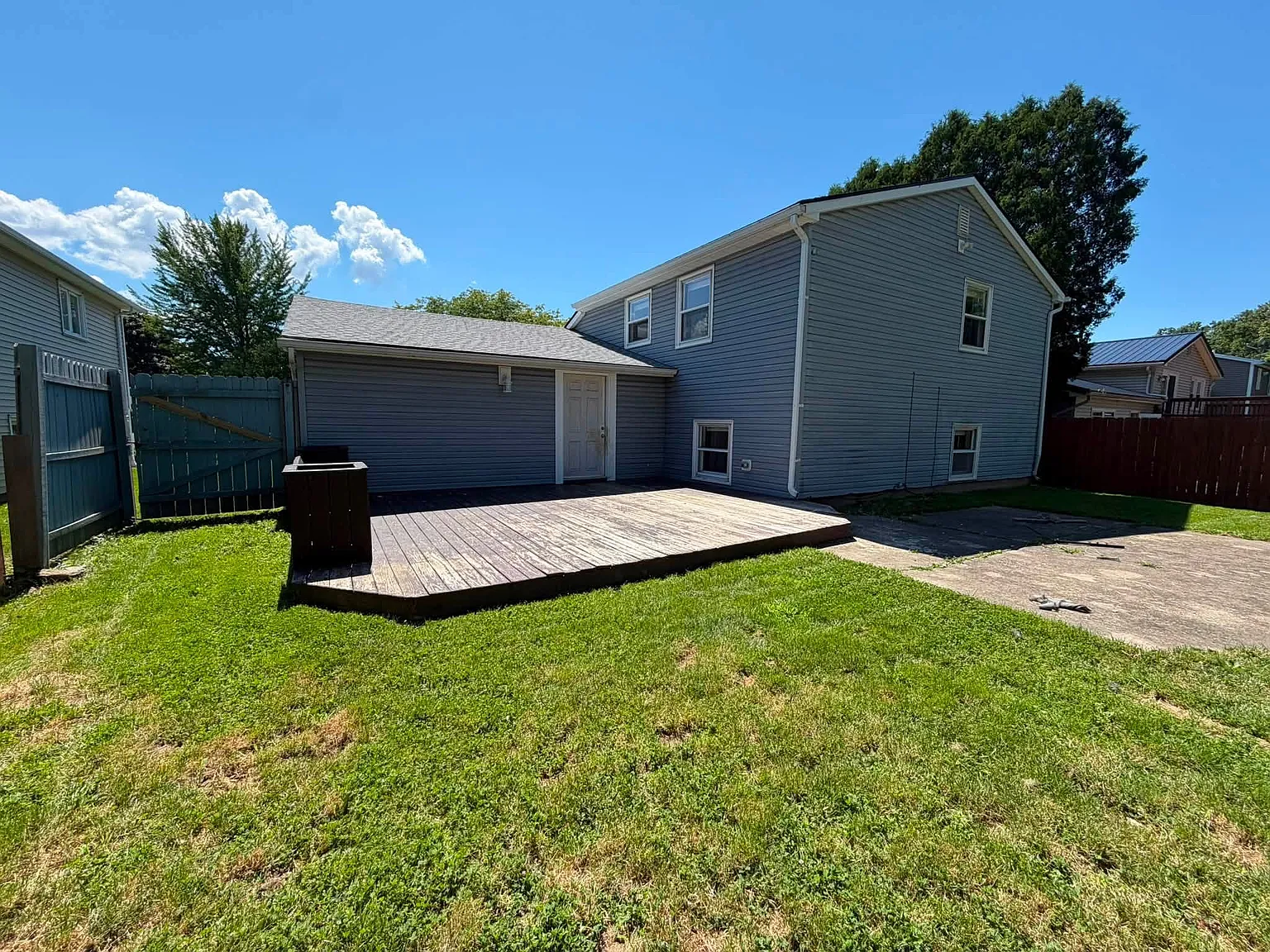 3 bed, 1.5 bath, 1620 sqft, $2,395 — Photo 2