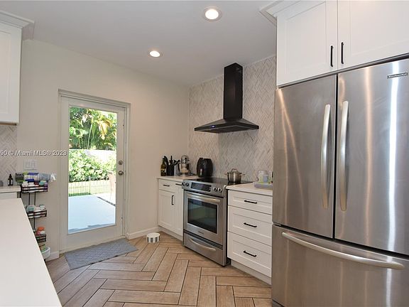 5th image of 2311 NE 53rd St