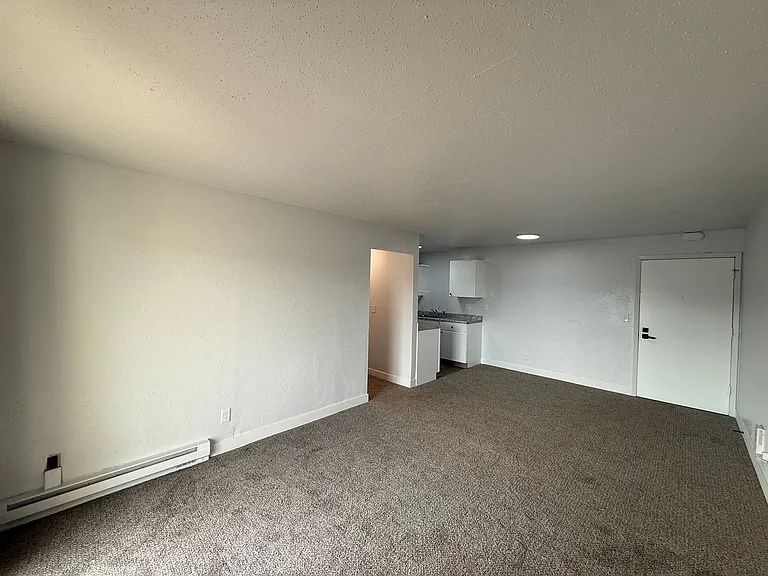 Crossroad Apartments — Photo 4
