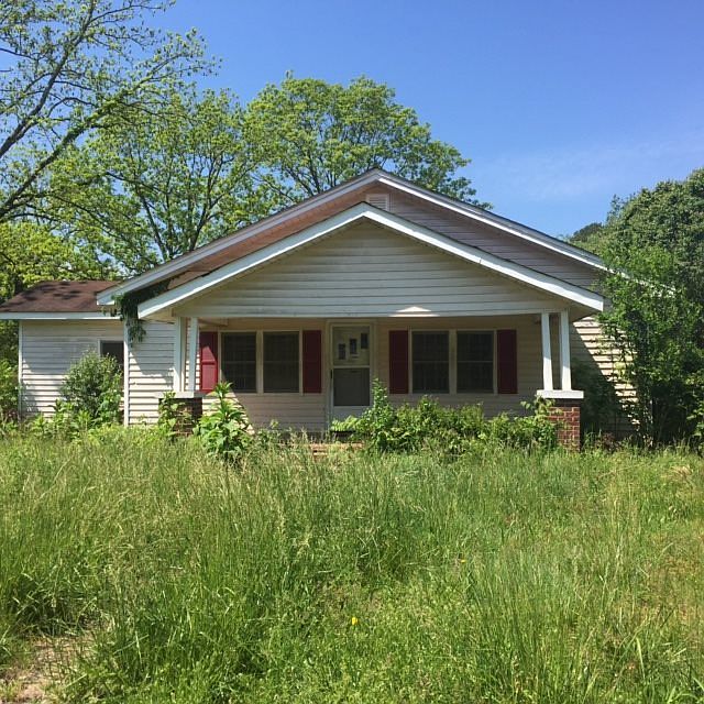 2nd image of 385 Campground Rd