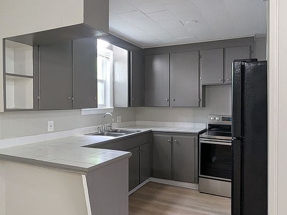 3rd image of 56 Silver St APT 8