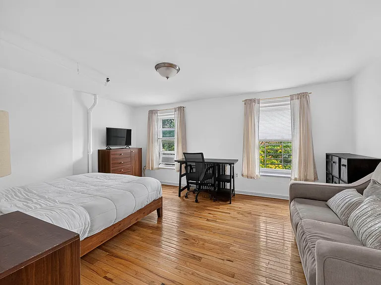 671 Monroe St #2 — Photo 3