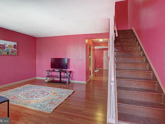2nd image of 465 Barrister Pl