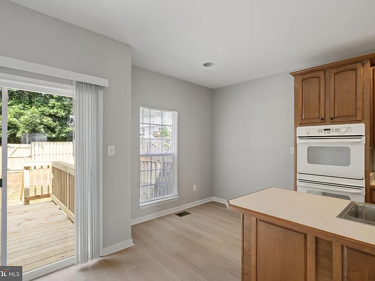 1026 Longview Ln — Photo 8