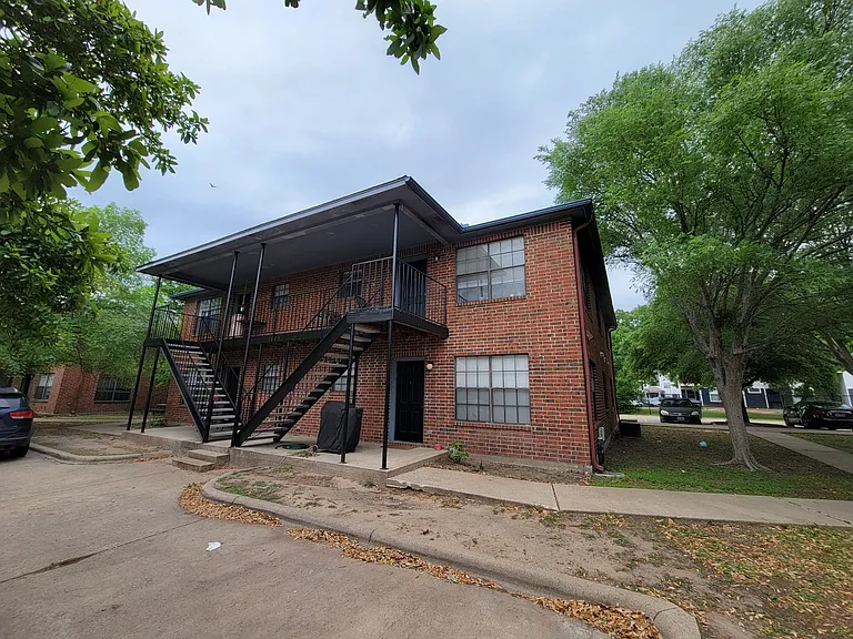 1808D Woodsman Dr — Photo 10