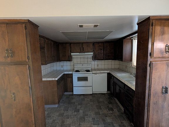 3rd image of 2414 W Beech Ave