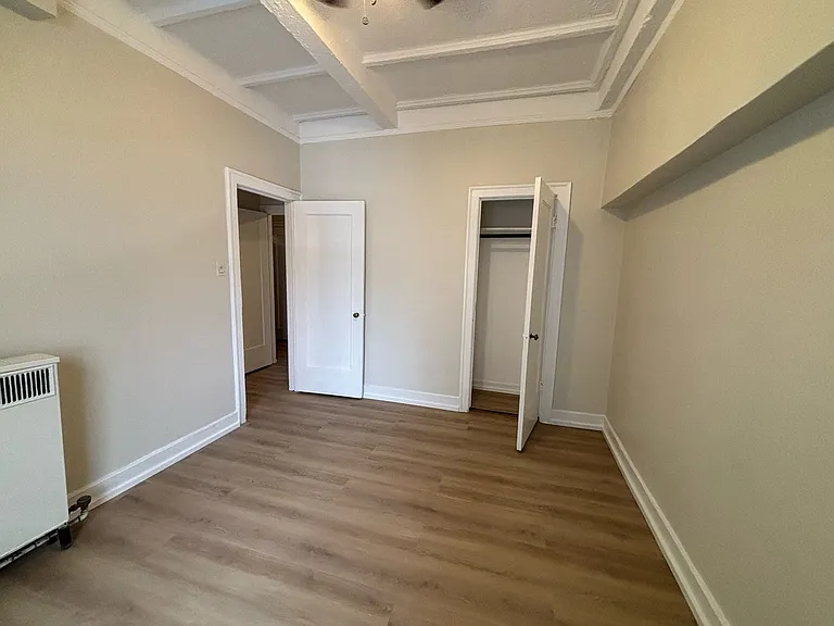 Canterbury Court Apartments — Photo 96