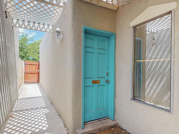 3rd image of 5334 Heritage Way NE